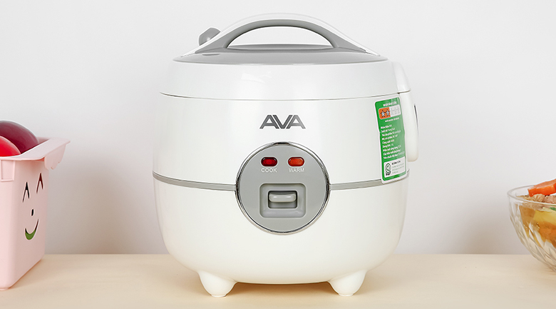 Thiết kế gọn nhẹ - Nồi cơm điện nắp gài Ava 1 lít JRC-100P